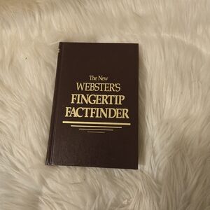 Webster's Fingertip Factfinder Book